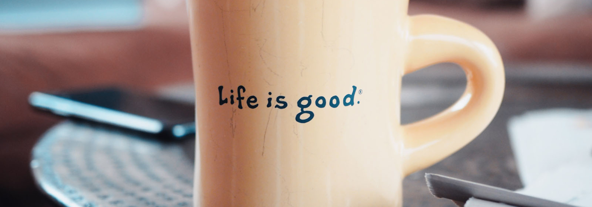 Coffe cup with text saying life is good