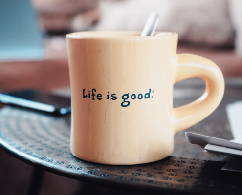 Coffe cup with text saying life is good